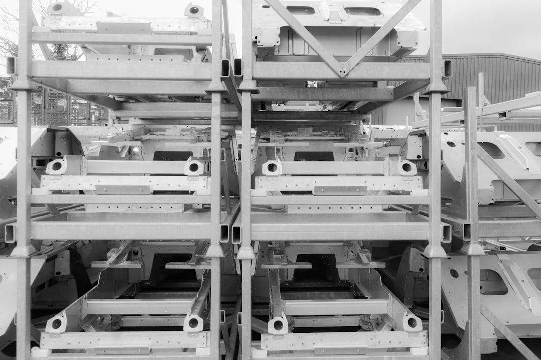 a black and white photo of a large machine